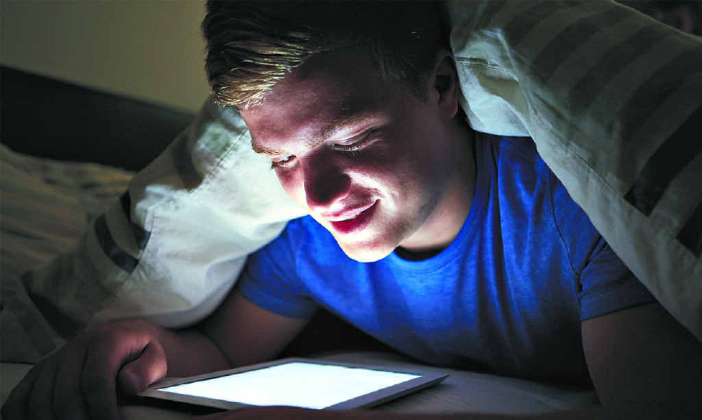 LIGHT SLEEP: The body’s natural circadian rhythms are interrupted by the short-wavelength blue light of electronic devices. LIGHT SLEEP: The body’s natural circadian rhythms are interrupted by the short-wavelength blue light of electronic devices.